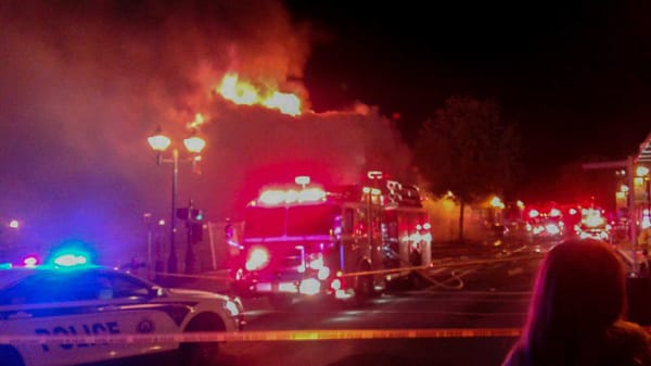 Incendie d'un édifice abandonné au centre-ville de Saint-Jérôme