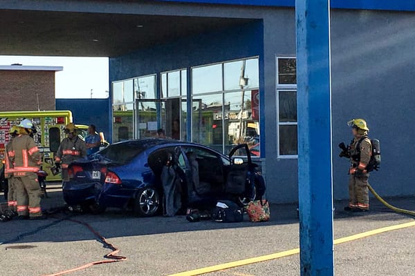 Accident et lampadaire tombé sur la route 117 à Lafontaine