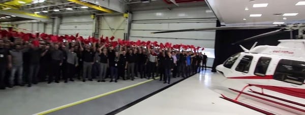 Un 5000e hélicoptère qui sort de l'usine de Bell à Mirabel
