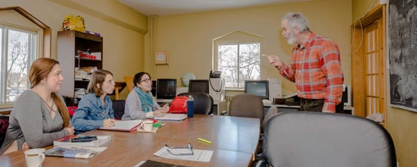 Imaginez un instant que vous ne parlez pas la langue de votre nouveau pays