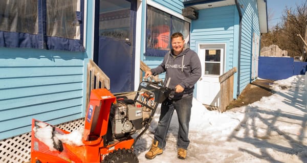 D'abord la souffleuse, ensuite la friteuse... Le printemps des patates est arrivé!