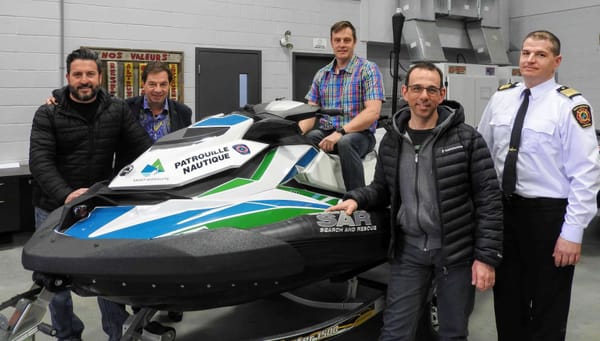 Le maire de Saint-Hippolyte Bruno Laroche, Jean-François Gareau, vice-président de l’Association des propriétaires du Lac de