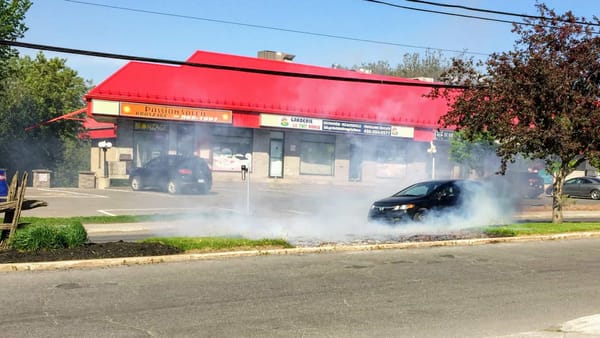 Le terre-plein de la 20e avenue fumait jeudi après-midi à Saint-Jérôme