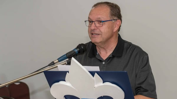 Marc Bourcier du Parti québécois fait campagne pour la santé et les transports