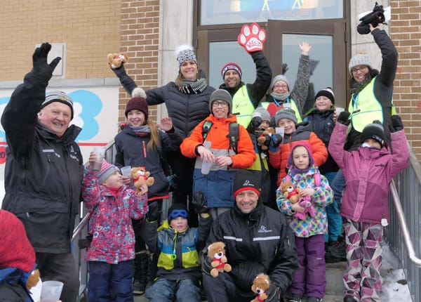 Les passagers du Trottibus de l'école Sainte-Paule en compagnie du maire de Saint-Jérôme Stéphane Maher et du conseiller muni