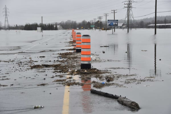 La route 158 a été fermée à la circulation dans le secteur de Mirabel dans la nuit du 24 avril 2019. Photo Alain St-Jean