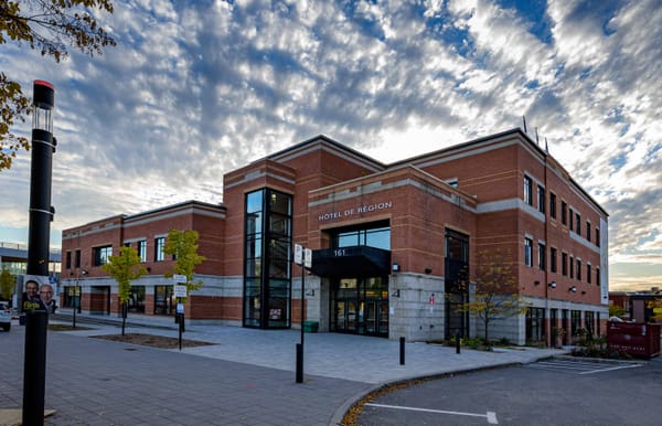 La Ville de Saint-Jérôme s'installe progressivement dans son nouvel Hôtel de ville