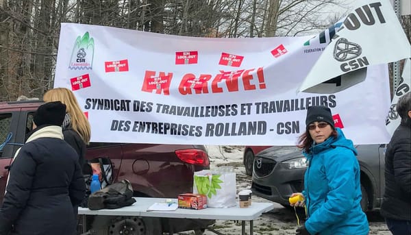 Les employés de bureau de la Rolland en lockout