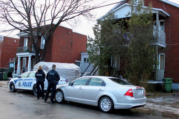 Cinq personnes arrêtées, de la drogue et des armes saisies mardi matin à Saint-Jérôme