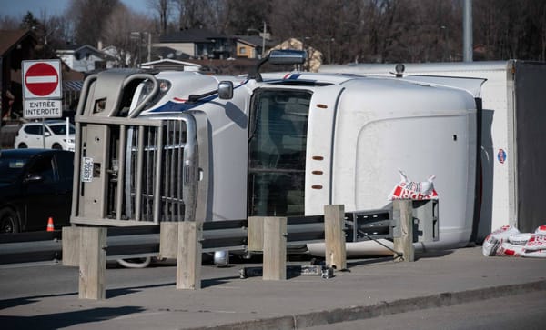 Camion renversé sur la rue de Martigny