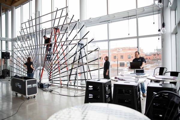 Derrière le nouvel arc-en-ciel du Théâtre Gilles-Vigneault