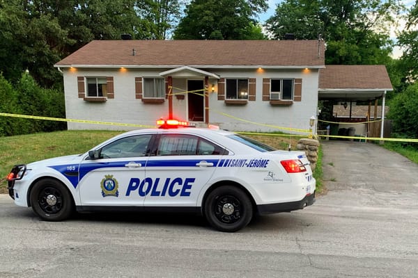 Deux personnes arrêtées et des drogues saisies sur la rue Desjardins à Saint-Jérôme