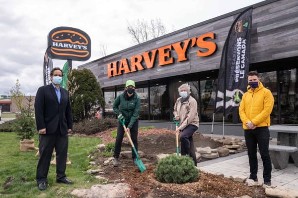 Trois arbres plantés au Harvey's de Saint-Jérôme, 24 997 à planter partout au Canada