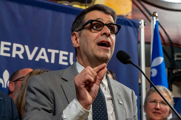 Éric Duhaime devant plus d'une centaine de partisans « survoltés »