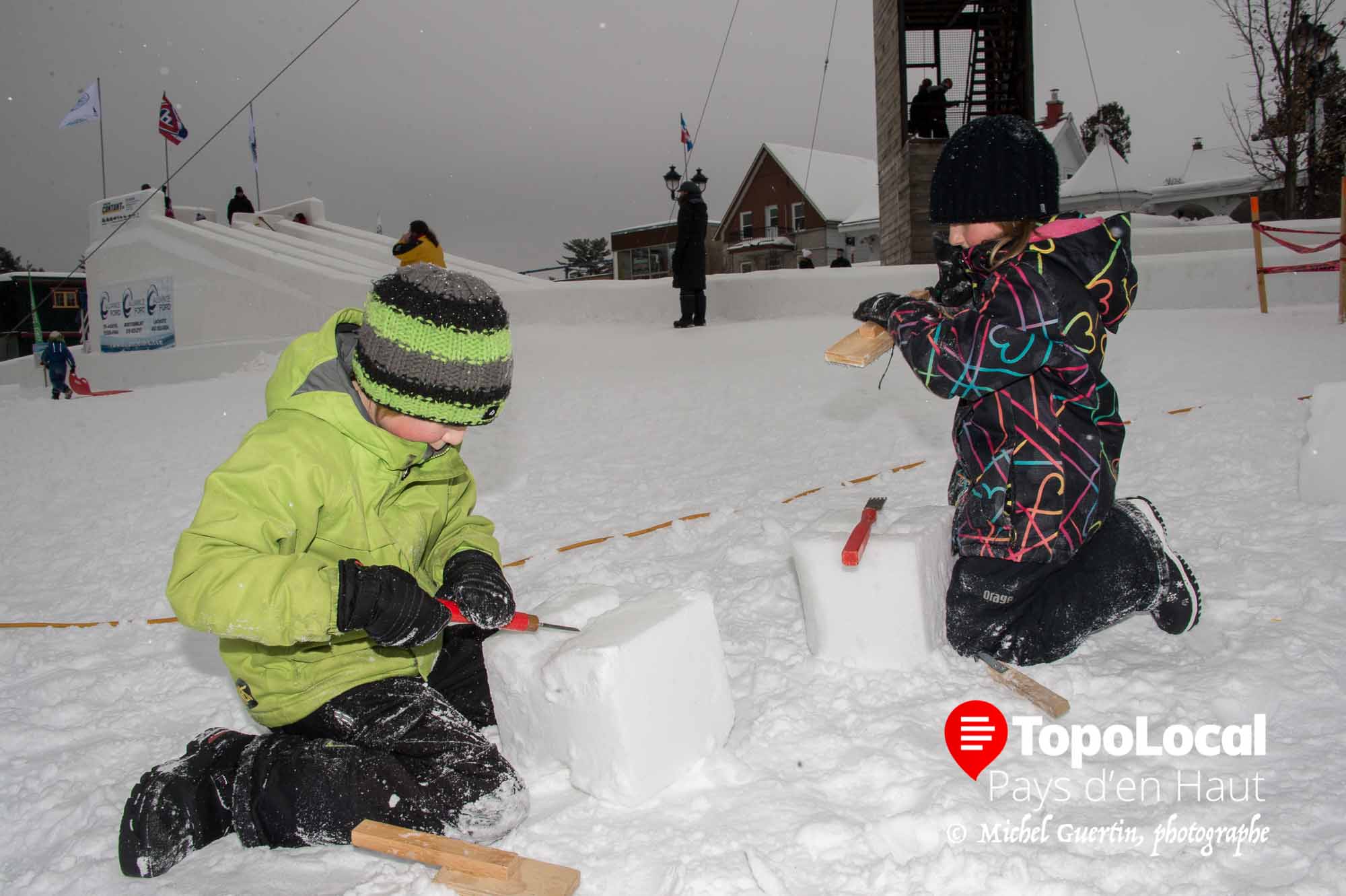 Louis Desrochers et sa soeur Vicky, tous deux de Val-David étaient venu spécialement pour cet événement de sculpture afin d'y participer, tout en profitant d'une température douce.