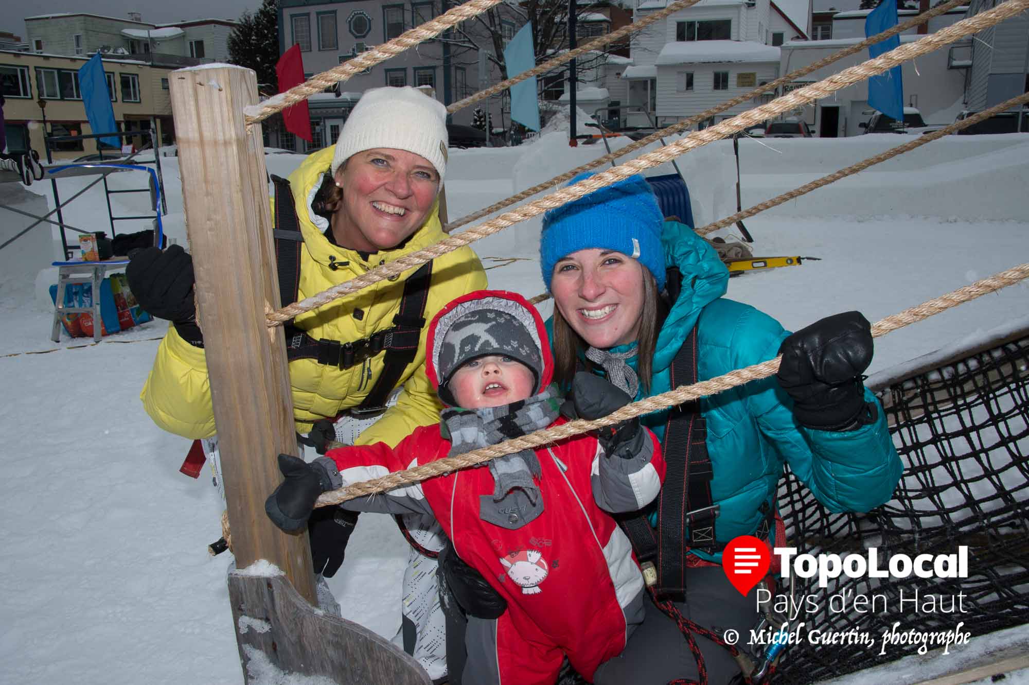 À Festi-Neige en fin de semaine dernière Sylvie Titmus en compagnie de sa fille Catherine Forget on initié leur jeune Théo Lamothe aux jeu d'hébertisme pour les jeines enfants.