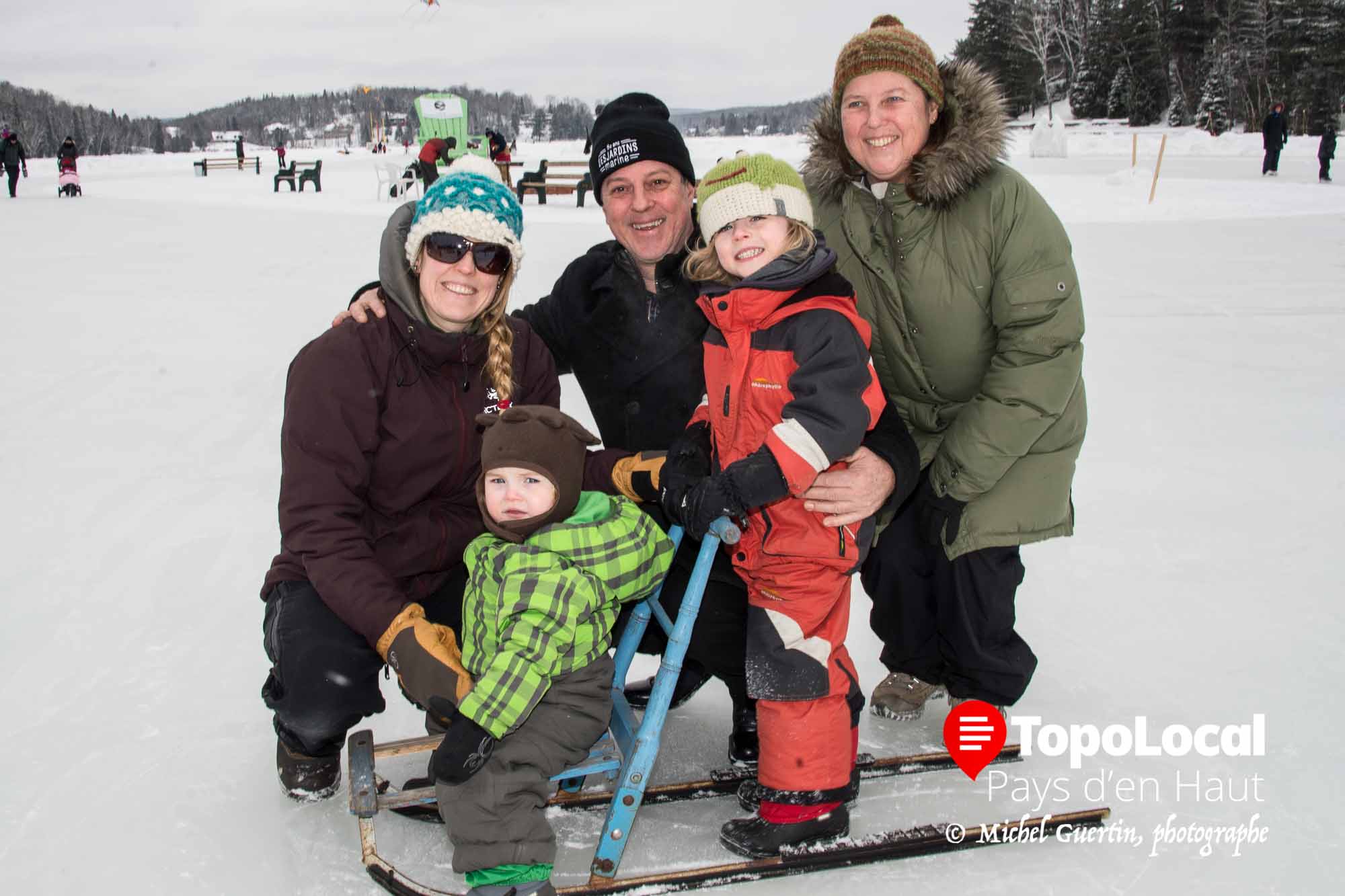 Quoi de mieux qu'une promenade en traineau pour les plgus jeunes sur le Lac Masson. C'est ce qu'ont décidé de faire Brigitte Kovalsky, Gilles Cassane et sa souer Anick avec les enfants de Brigitte Noam et Hendrix.