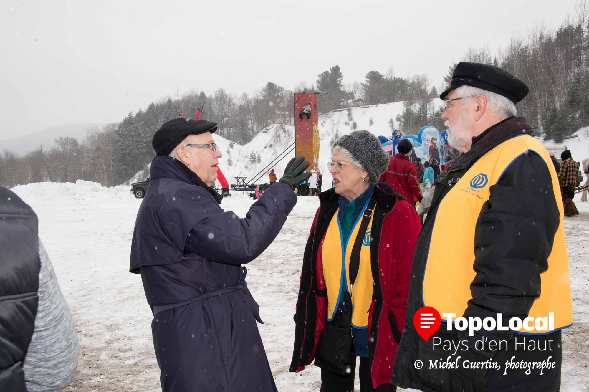 Le maire de Piedmont Clément Cardin en a profité pour rencontrer les citoyens sur place