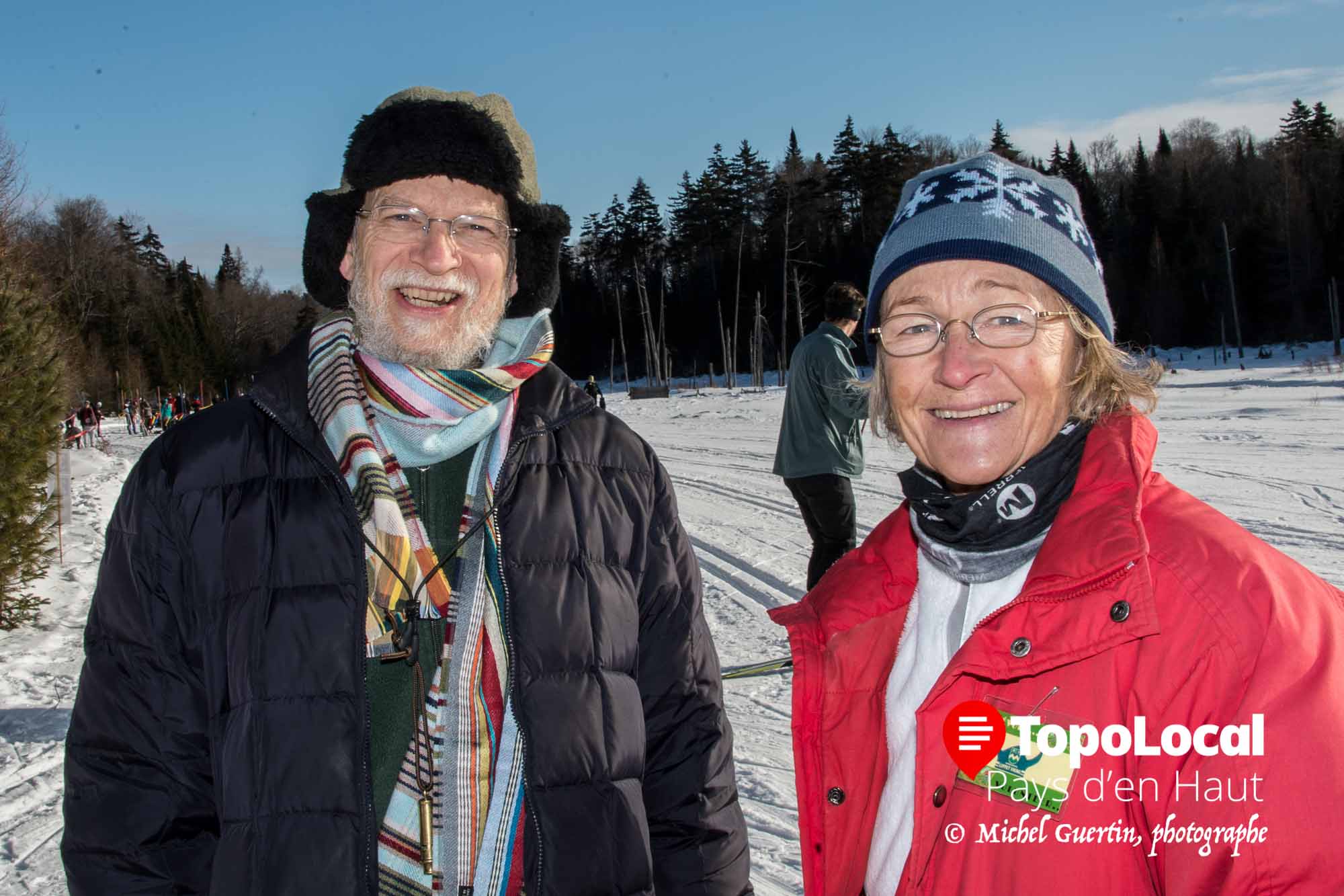 Clyde Kessell venu directement de Boston pour l'occasion et qui en était à sa seconde année comme bénévole trouvait qu'il y avait moins de neige ici que dans sa ville. Tant qu'à la charmante bénévole Martha Blom membre du Club de ski de fond Viking, comme à chaque année elle consacre sa journée à faire de cet événement une réussite.