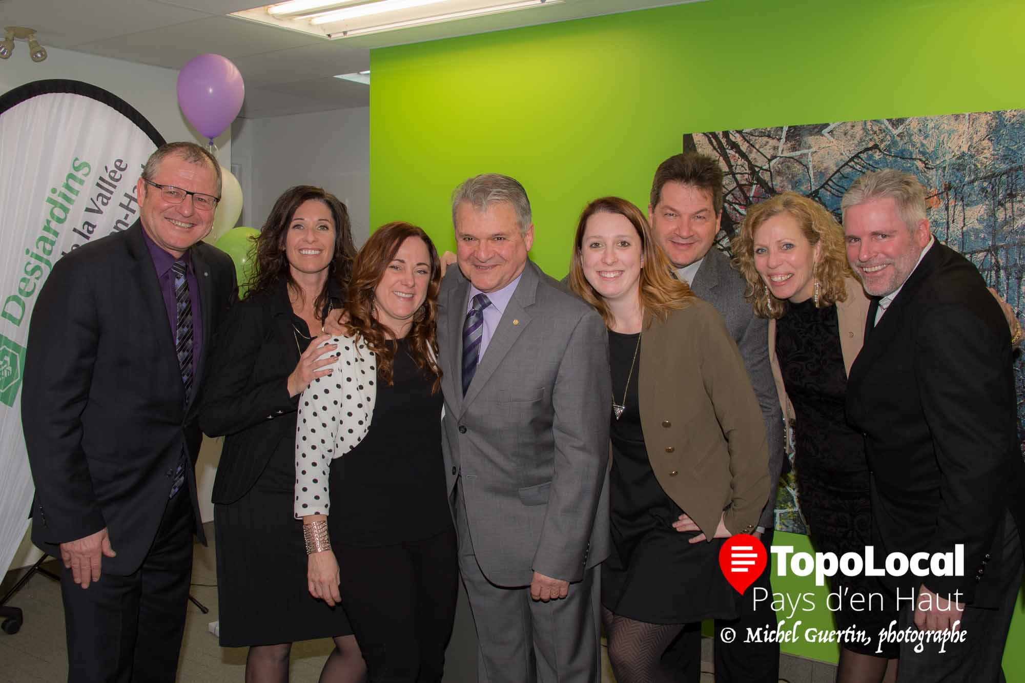 Voici l'équipe de la Caisse et des Contracteurs qui ont été impliqué à fond dans ces rénovations. Il s'agit de Pierre Durocher, directeur général, Nadia Anger directrice support à la gestion, Stéphanie Bastien, cabinet d’architectes, Jean Beauchamp président, Elisabeth Auclair, cabinet d’architectes, Hugues Séguin chargé de projet, André Bourdeau, Brago construction