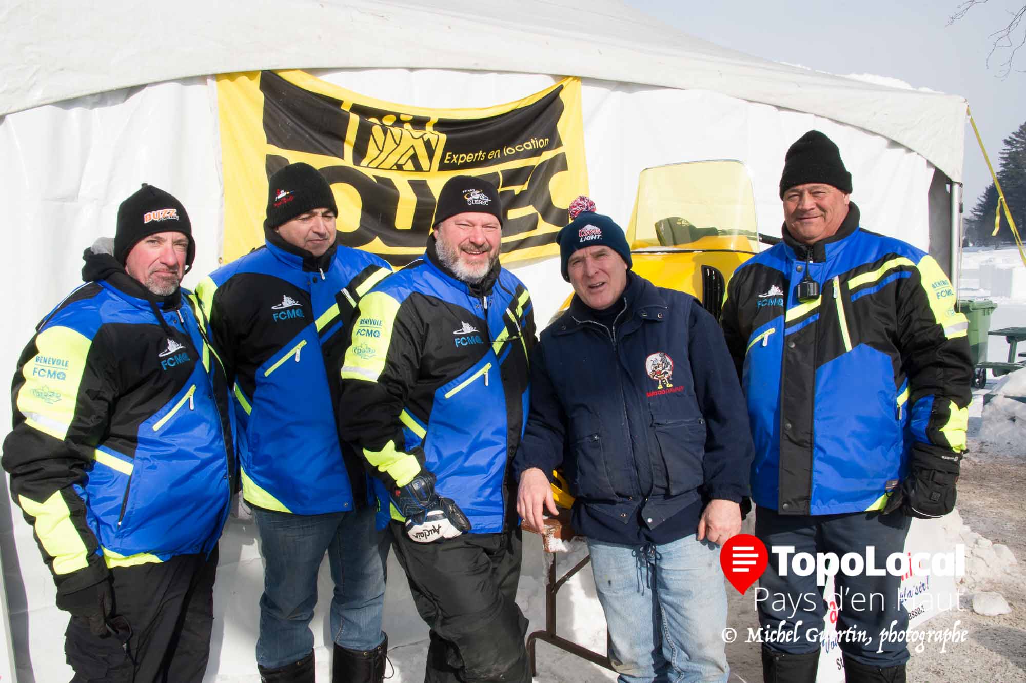 Le grand froid ne les dérangeant pas car ils en ont vu d'autres, voici quelques membres présent du Club de Motoneige Blizzard. Il s'agit de Claude Mongeon, Alain Richer, Daniel Beaudoin, Clément Belval et Daniel Laberge.