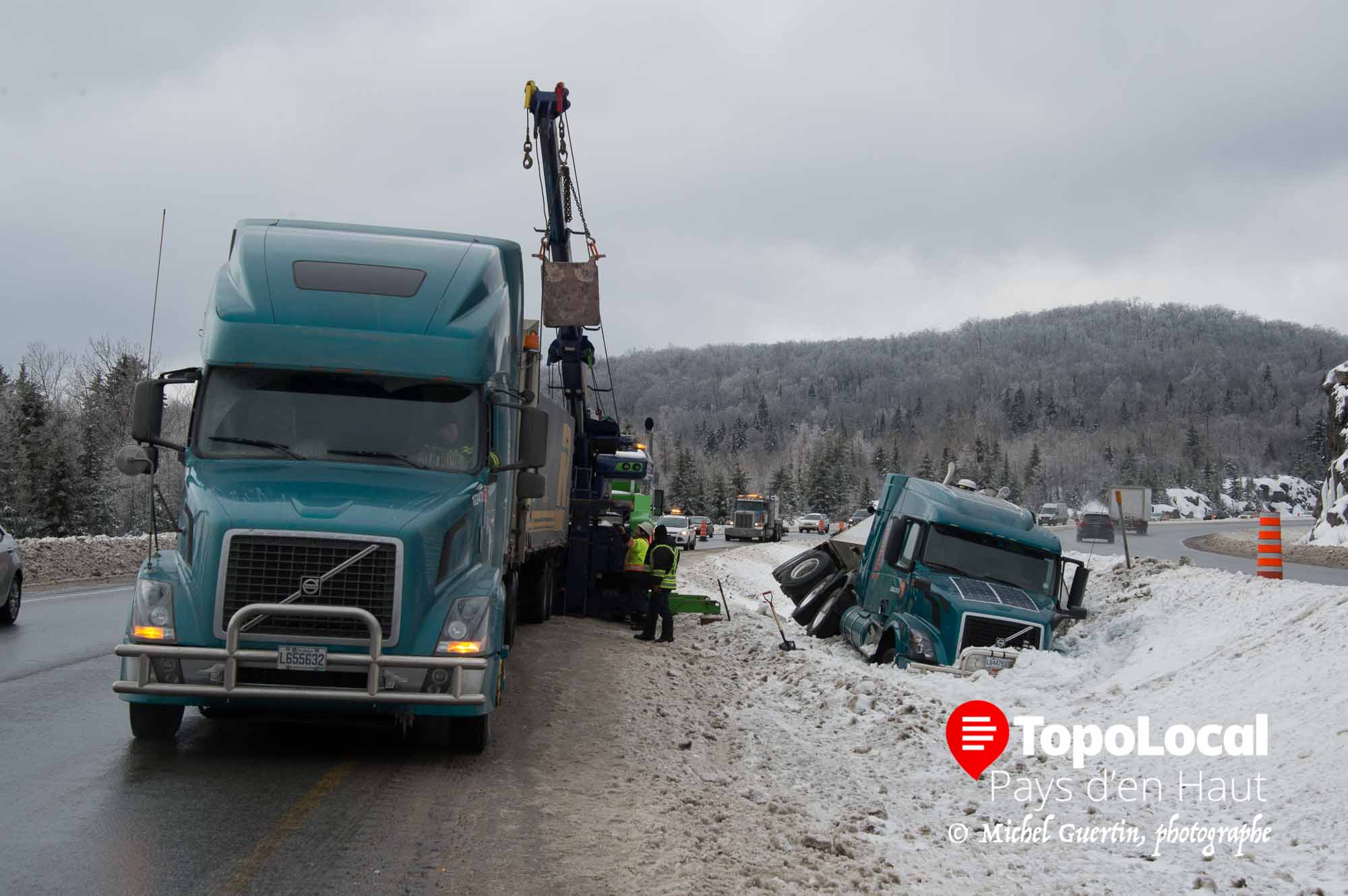 20160217-sainte-adele-accident-autoroute-deversement-cargaison-6