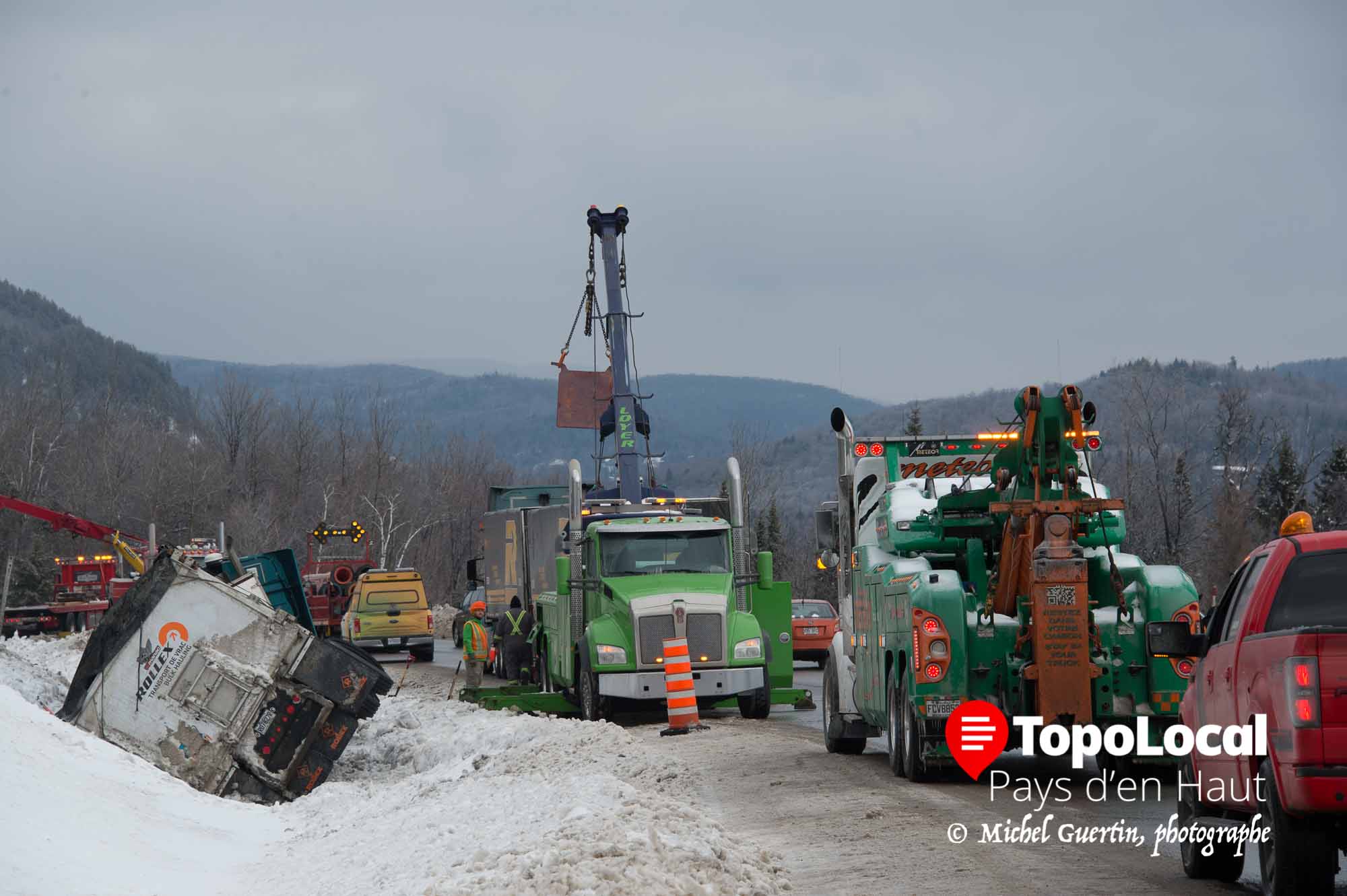 20160217-sainte-adele-accident-autoroute-deversement-cargaison
