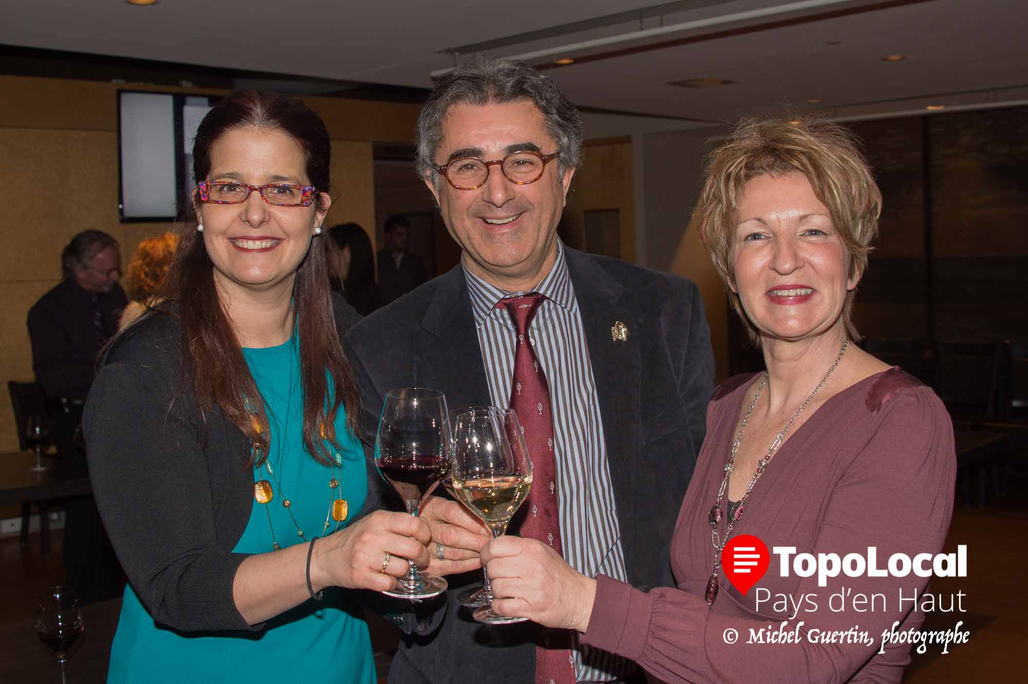 Vicky Cloutier et Andrée Cloutier, respectivement directrice adjointe et directrice générale de l'École Hôtelière des Laurentides ont tenu à déguster et se faire commenter les vins du Domaine Paul Mas par nul autre que Jacques Orhon, grand sommelier et auteur reconnu.