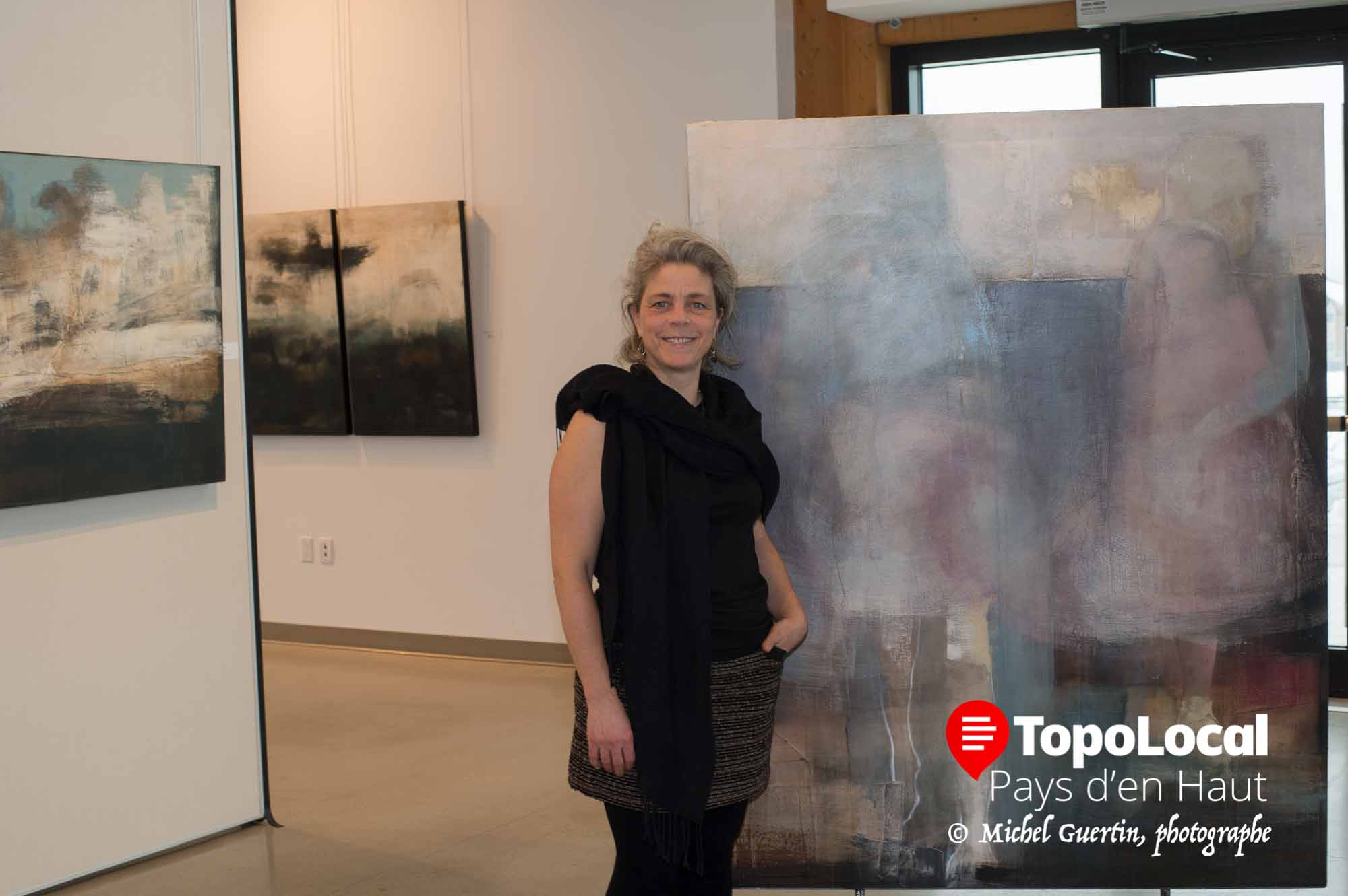 Prenez le temps de visiter l'exposition de l'artiste peintre Lise Bolduc à la Place des Citoyens jusqu'au 24 mars prochain. Ses toiles sont fascinantes et on y entre avec discrétion et enthousiasme.rencontrez l'artiste sur place le samedi et dimanche de 12:00 à 16:00 heures. Et en plus, depuis que la Chambre de Commerce de Sainte-Adèle s'occupe de l'endroit les heures d'ouverture sont allongées. Les voici: Du mardi au jeudi de 9:00 à 16:00 heures et du vendredi au dimanche de 9:00 à 17:00 heures.