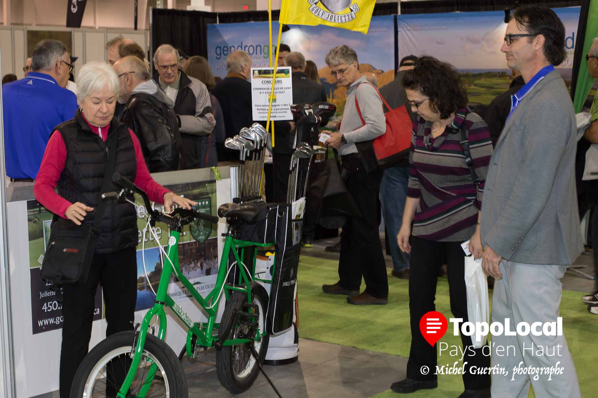 Ce qui a beaucoup intrigué mon épouse Lucie, c'est cette bicyclette développée expressément pour servir sur les terrains de golf. C'est une possibilité à envisager...