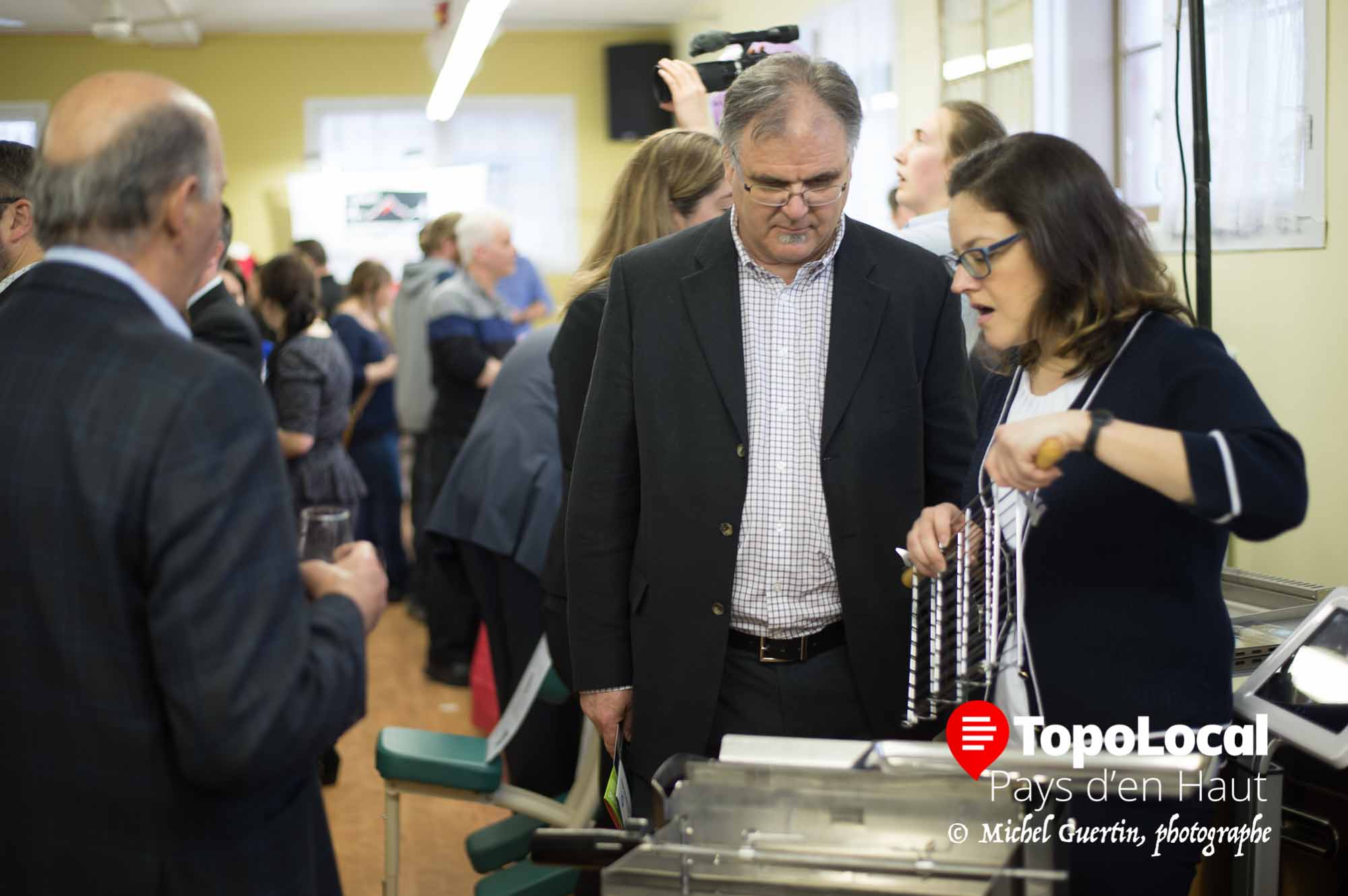 Ce sont surtout les gars qui s'intéressaient aux nouveaux produits de cuisson à l'extérieur.
