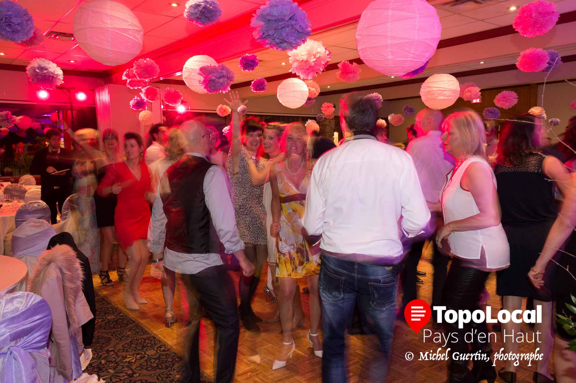 Si vous désirez voir des photos différentes de la soirée de la Nuit Adéloise, cliquez sur ce lien et bon visionnement.