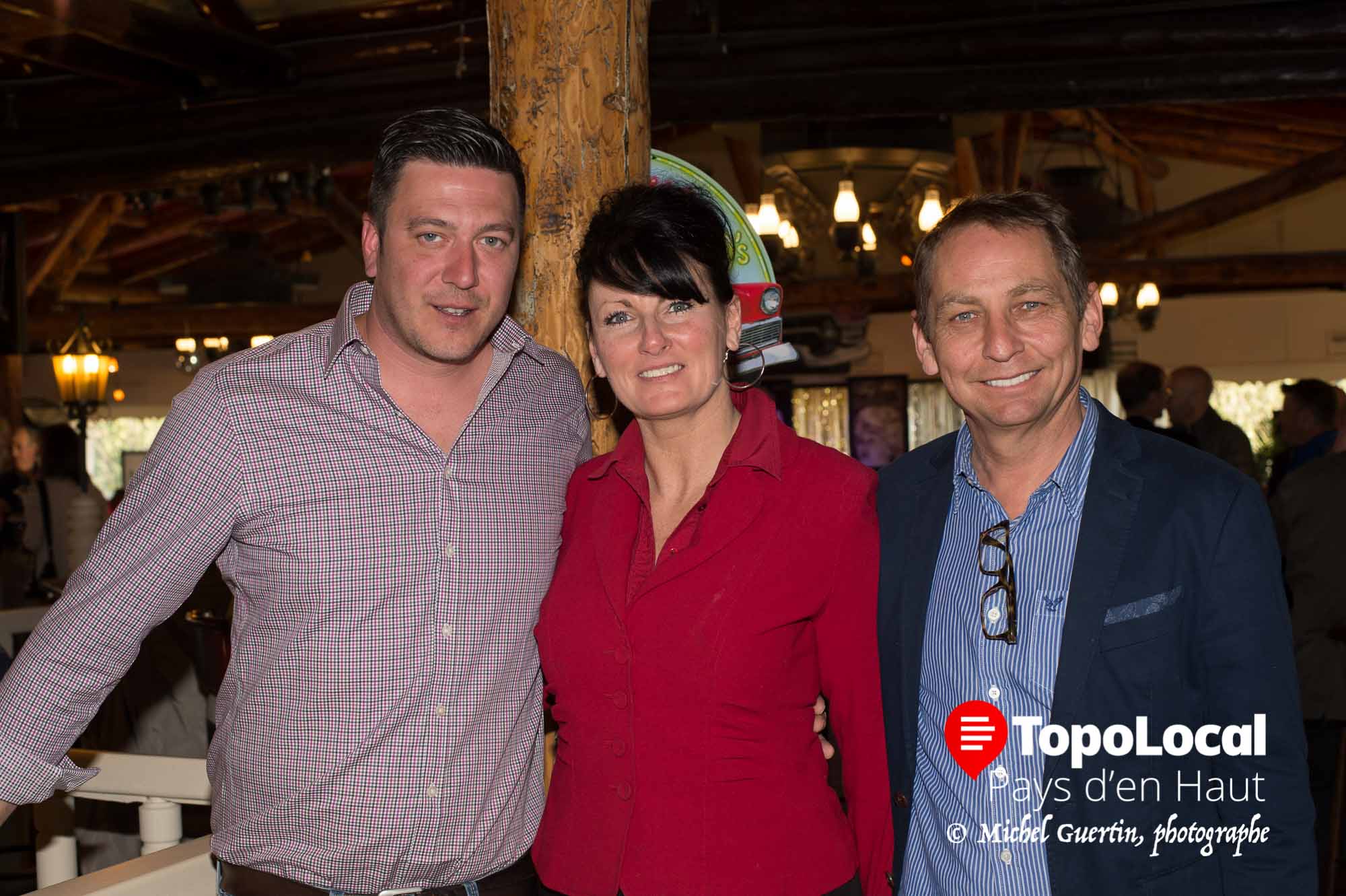 Le dernier 5 à 7 de la Chambre de Commerce de Sainte-Adèle avait lieu à l'Auberge du Manoir de Sainte-Adèle. Sur la photo, le président Guy Vandenhove est en compagnie de Jean-François Auclair et Manon Lavallée respectivement Administrateur et directrice générale de l'Auberge du Manoir