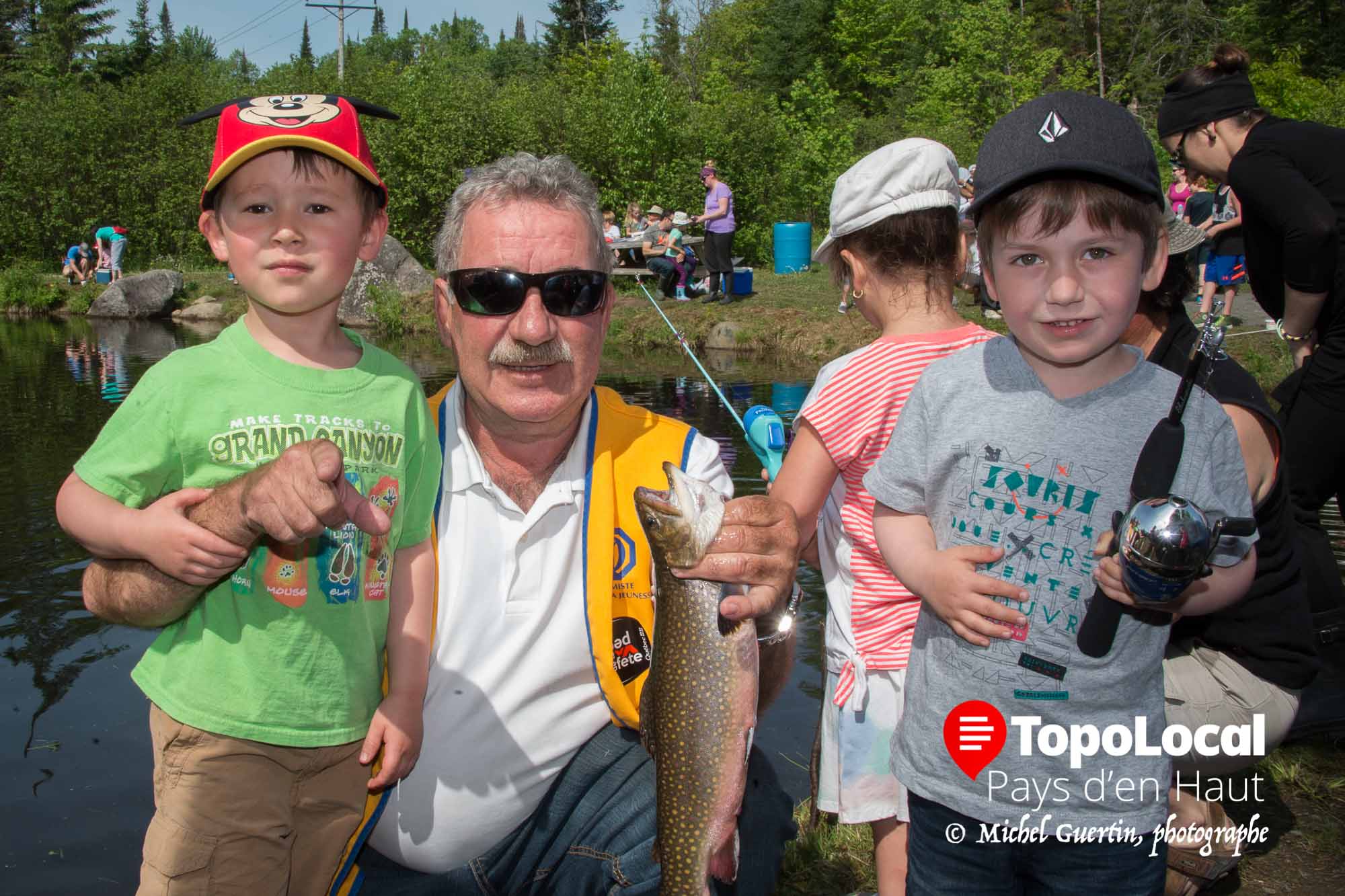 Les deux petits-fils de Michel Lagaçé lui ont montré comment prendre une belle grosse truite comme plusieurs ont attrapé