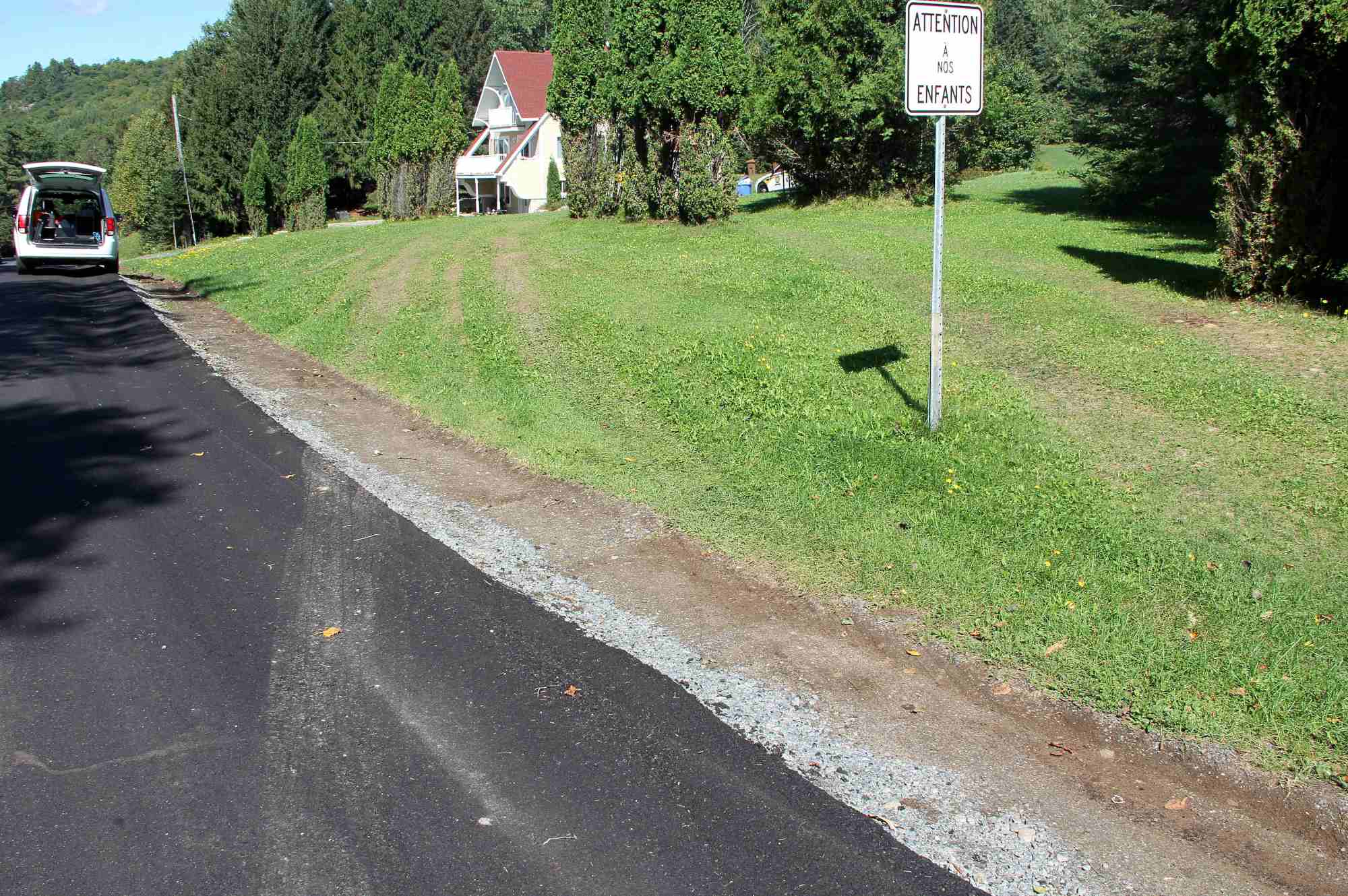 au-debut-les-policiers-ont-roule-sur-le-terrain-pour-aller-directement-a-la-maison-img_3326