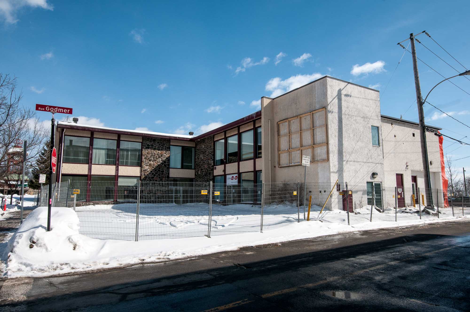 L'édifice qui était au coin des rues Godmer et de la Gare, avant les travaux de la nouvelle salle de spectacle de Saint-Jérôme, en mars 2015.