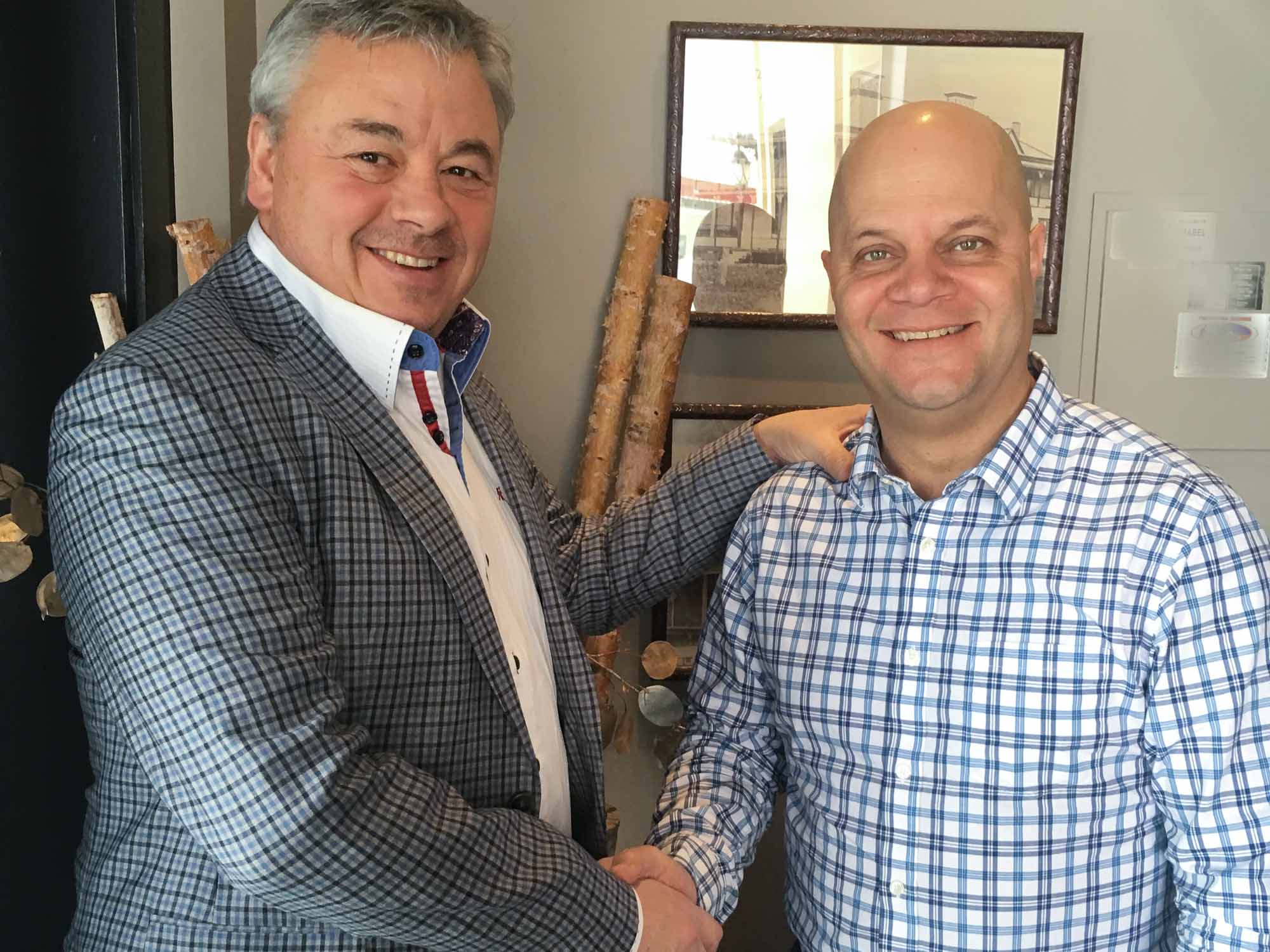 Michel Rochon, président de la Fondation médicale, avec le président d'honneur de l'activité Golf-Vélo de cette année, Patrice Malo.