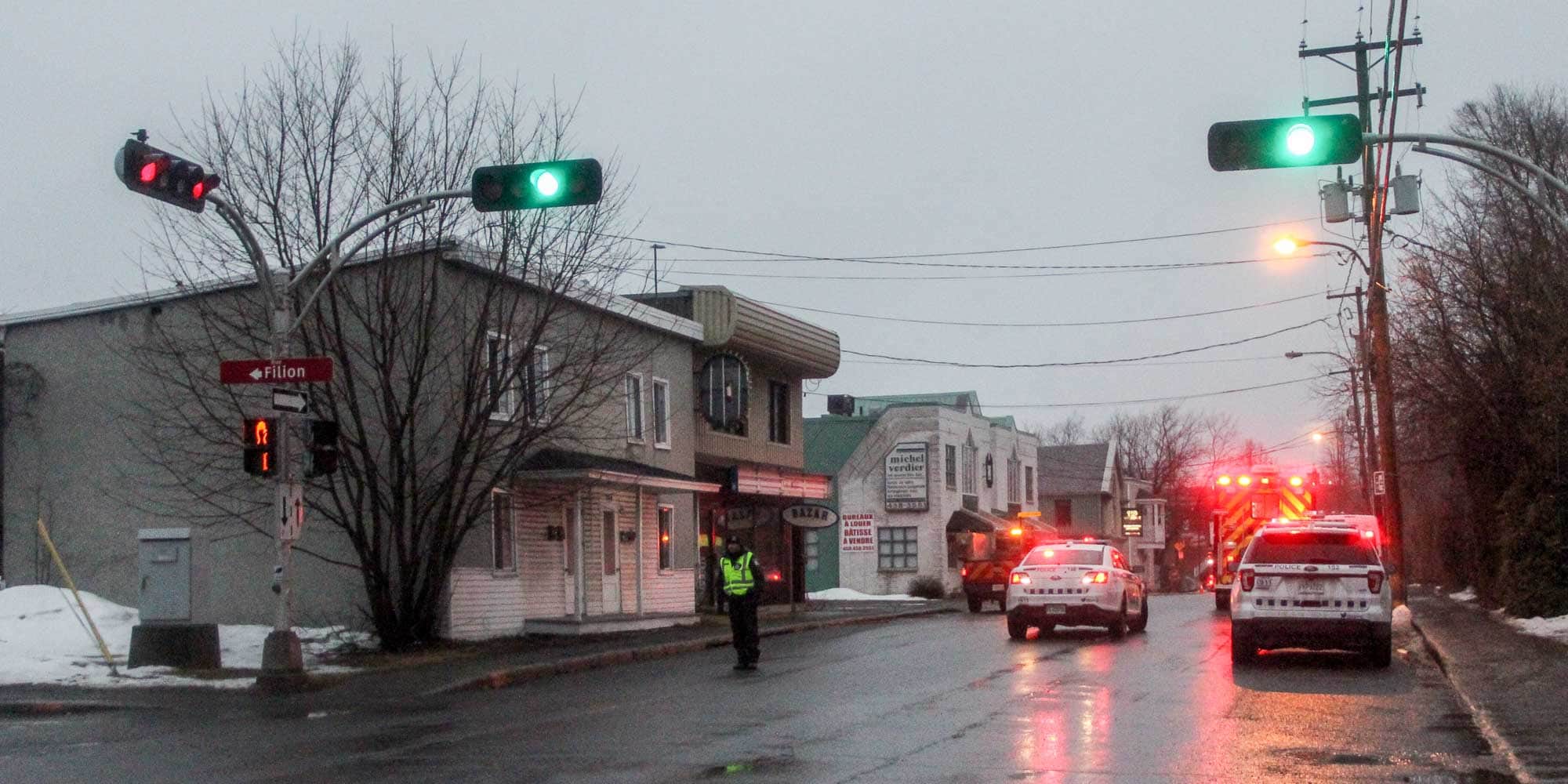 On a fermé la circulation sur la rue Labelle.
