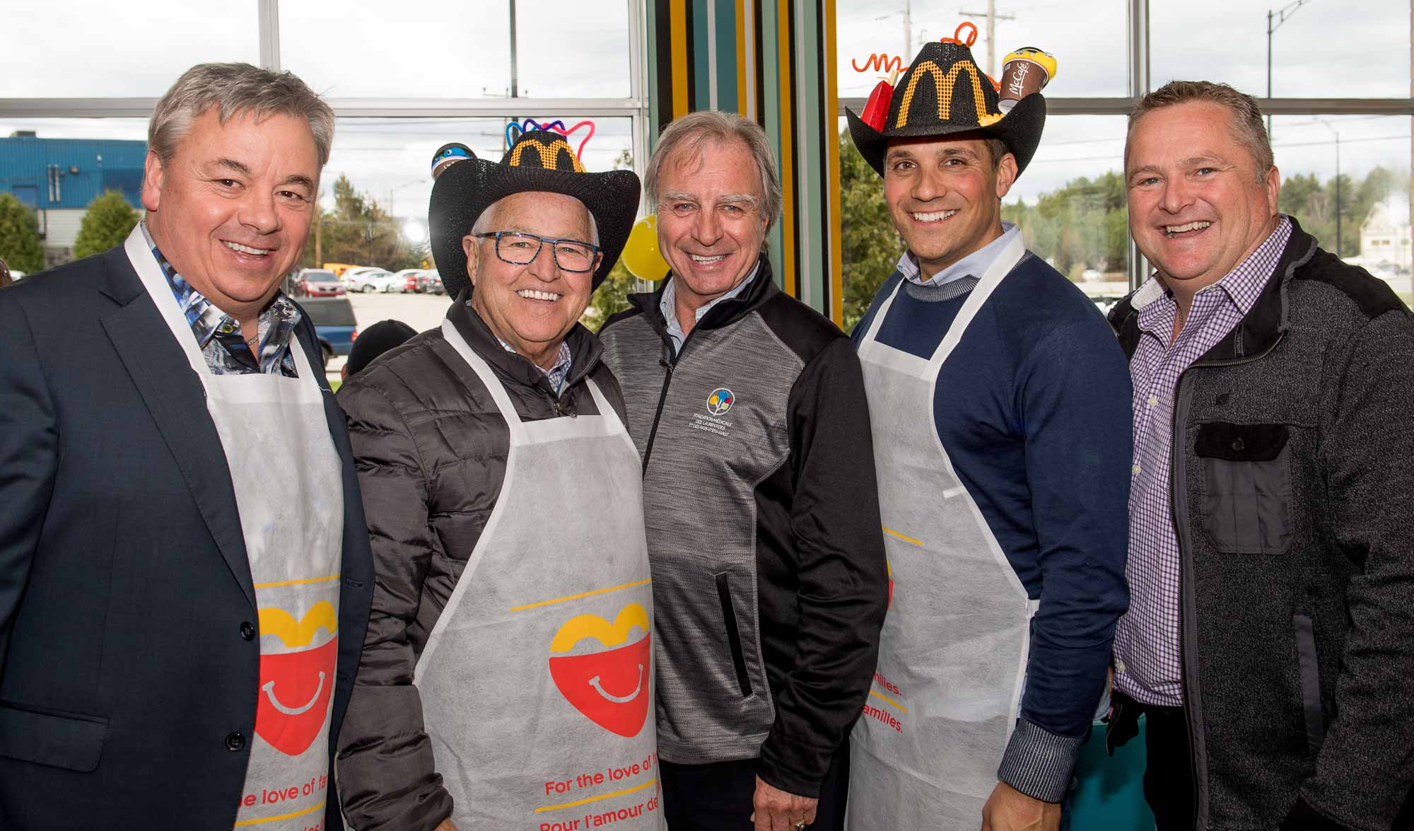 Michel Rochon, président de la Fondation médicale, Michel Bergeron de TVA Sports, Dr Pierre Pilon, membre du conseil de la Fondation médicale, Louis Jean de TVA Sports et Guy Michaud, copropriétaire des McDonald’s du Nord étaient aussi à Mont-Tremblant.