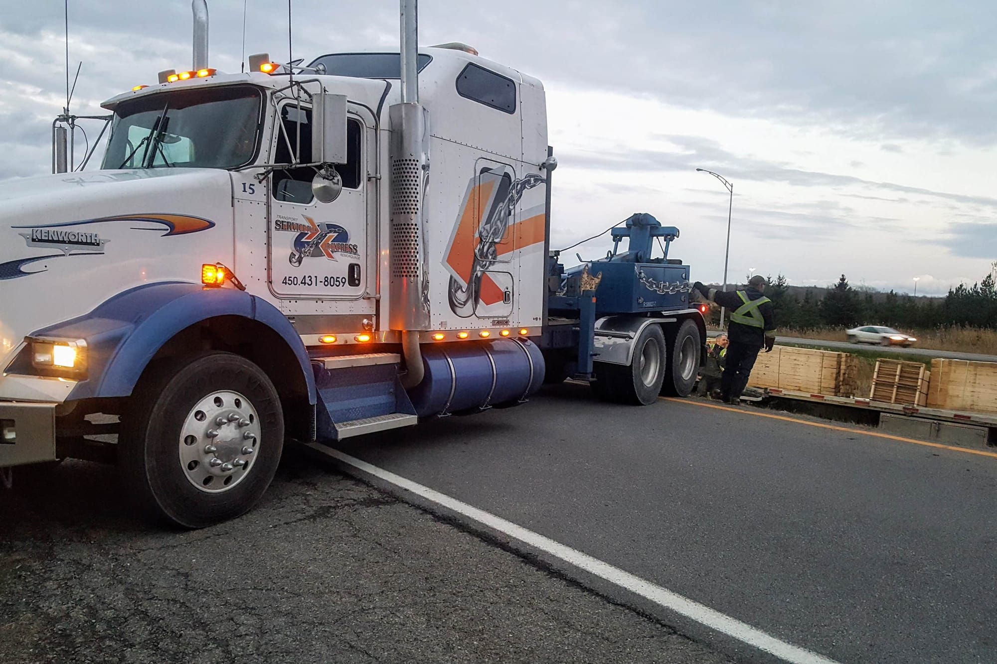 Le camion a été remorqué d'abord.