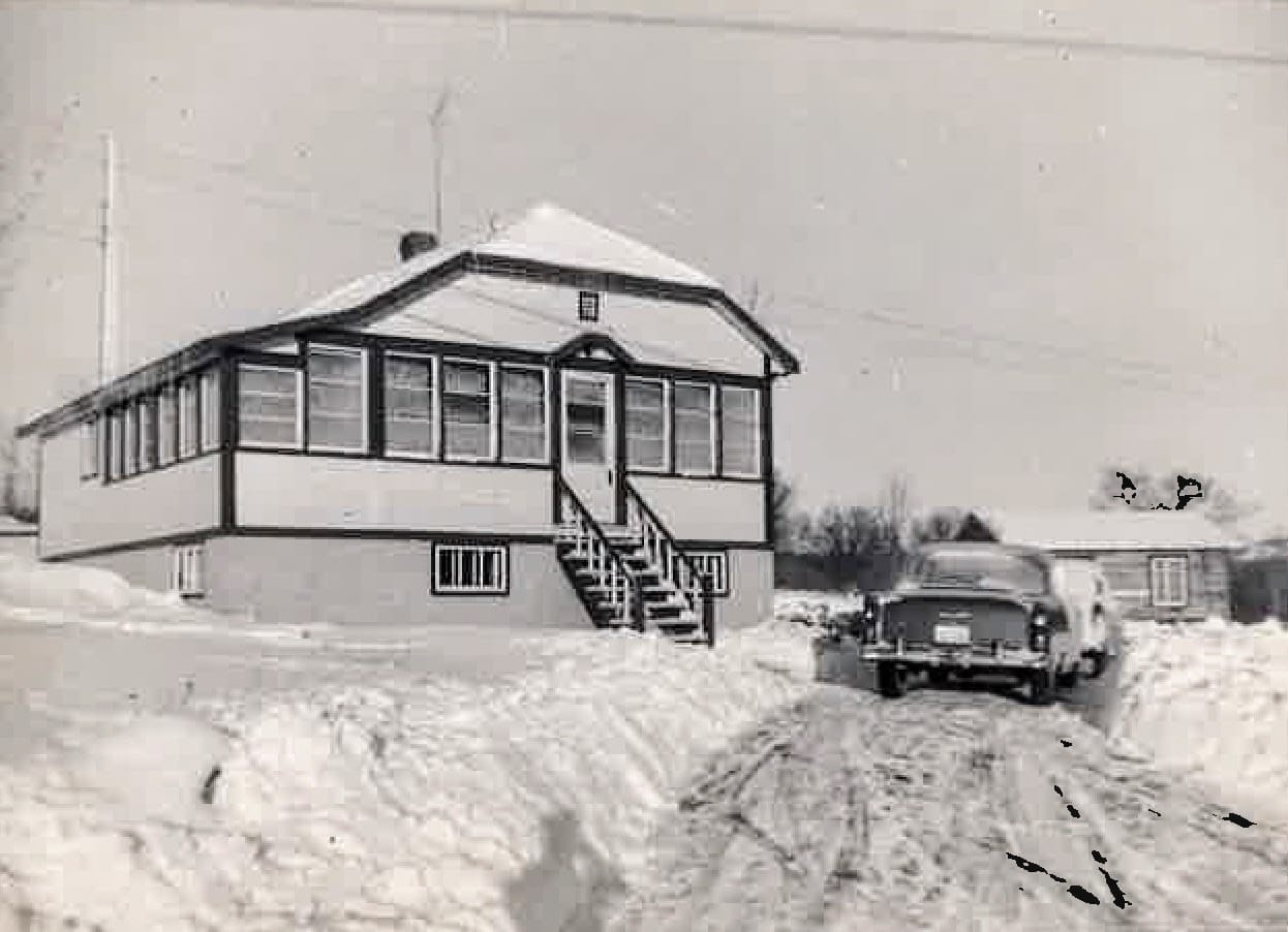 Le chalet familial des Laroche, auquel se sont ajoutés de nombreuses autres résidences secondaires ou permanentes des enfants et petits-enfants dans le même secteur de Saint-Hippolyte.