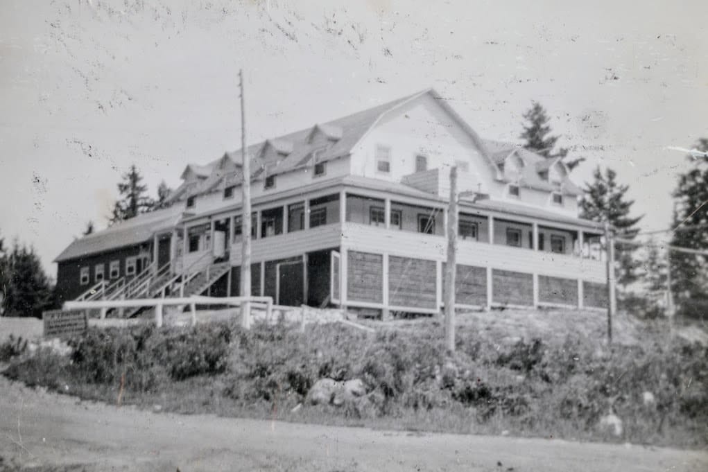 Le Manoir du lac Légaré, en 1956.