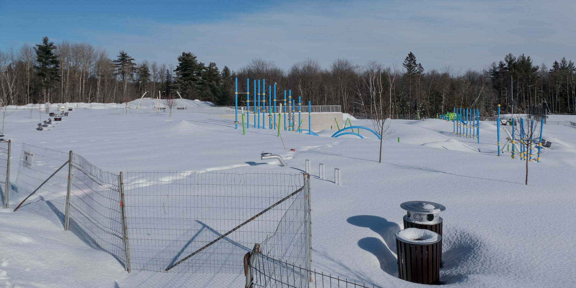 Quand la neige fondra, le nouveau parc avec jeux d'eau et parkour sera accessible.