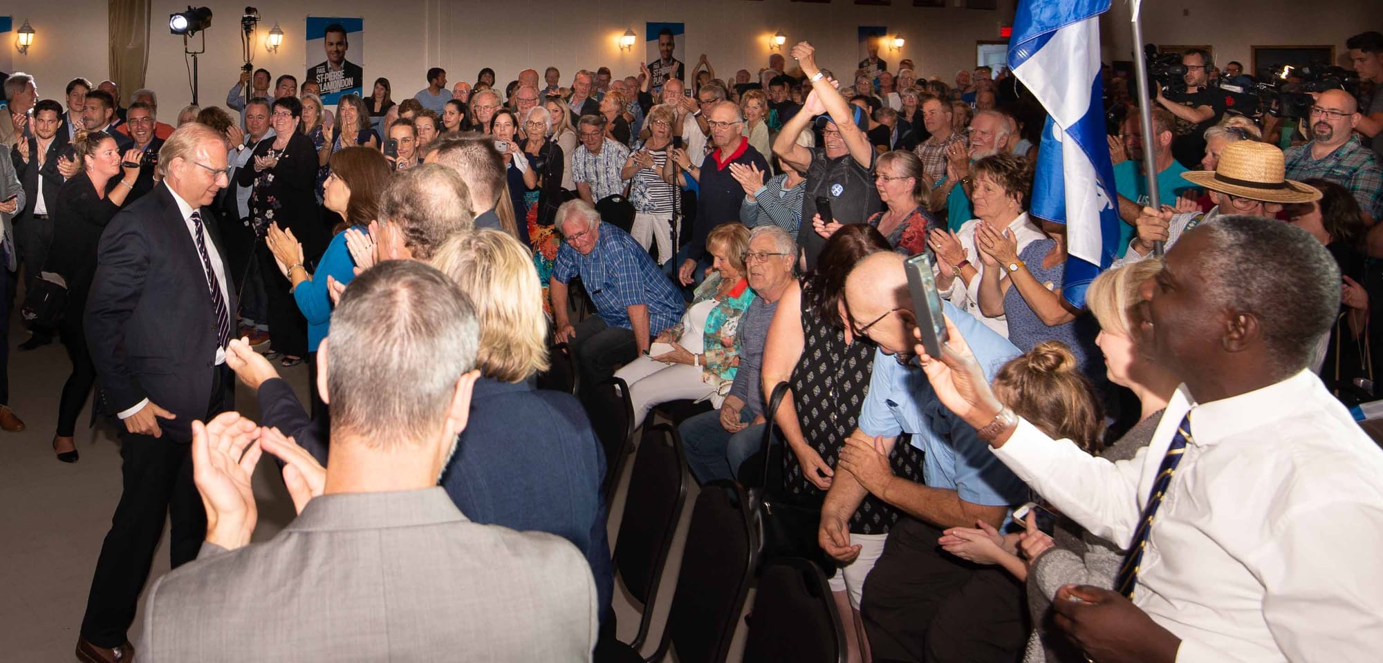 La foule était en liesse dans le Pavillon Lionel-Renaud.