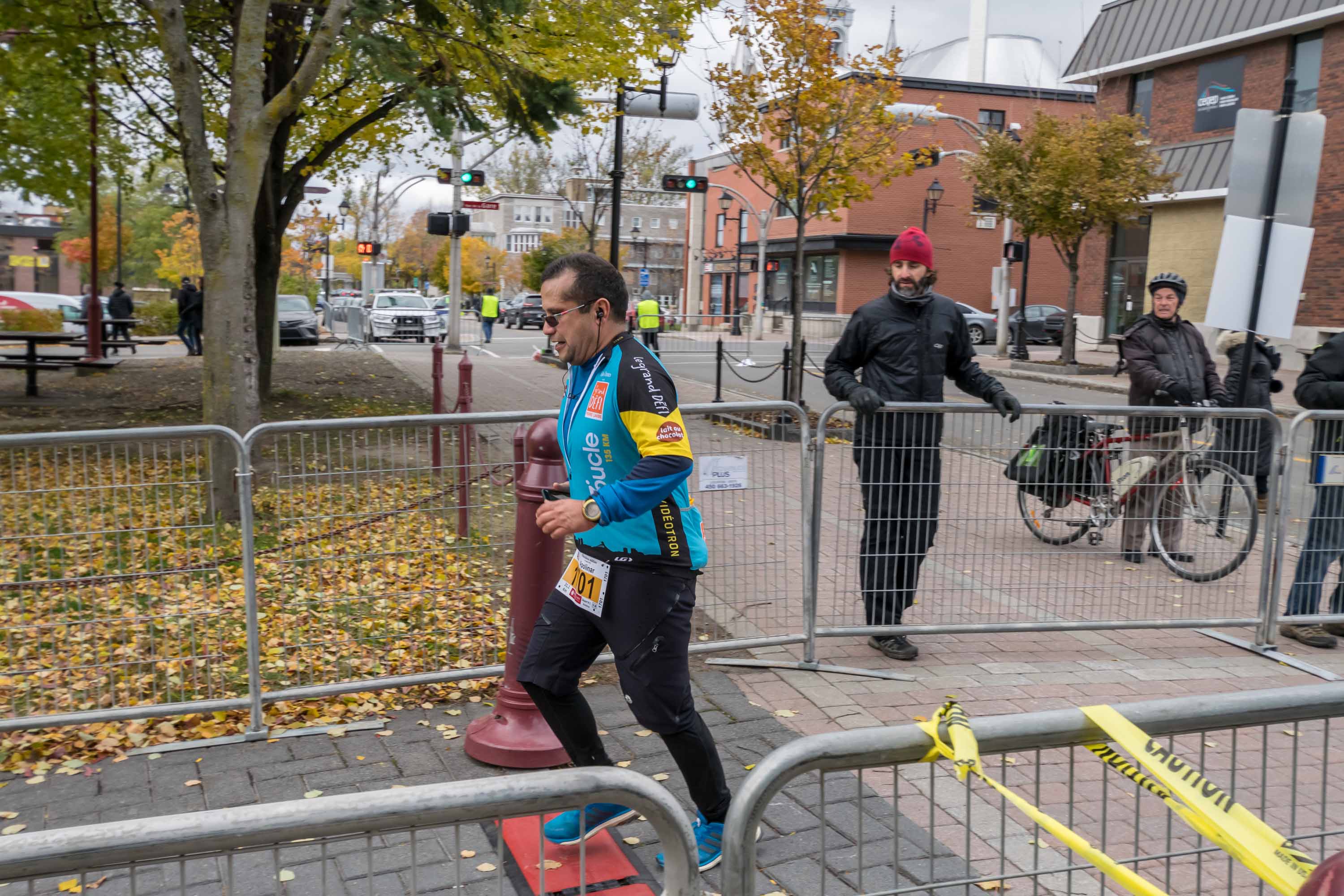 Les coureurs de demi-marathon partaient de Piedmont, ceux qui parcouraient les 42,2 km partaient de Val-David.