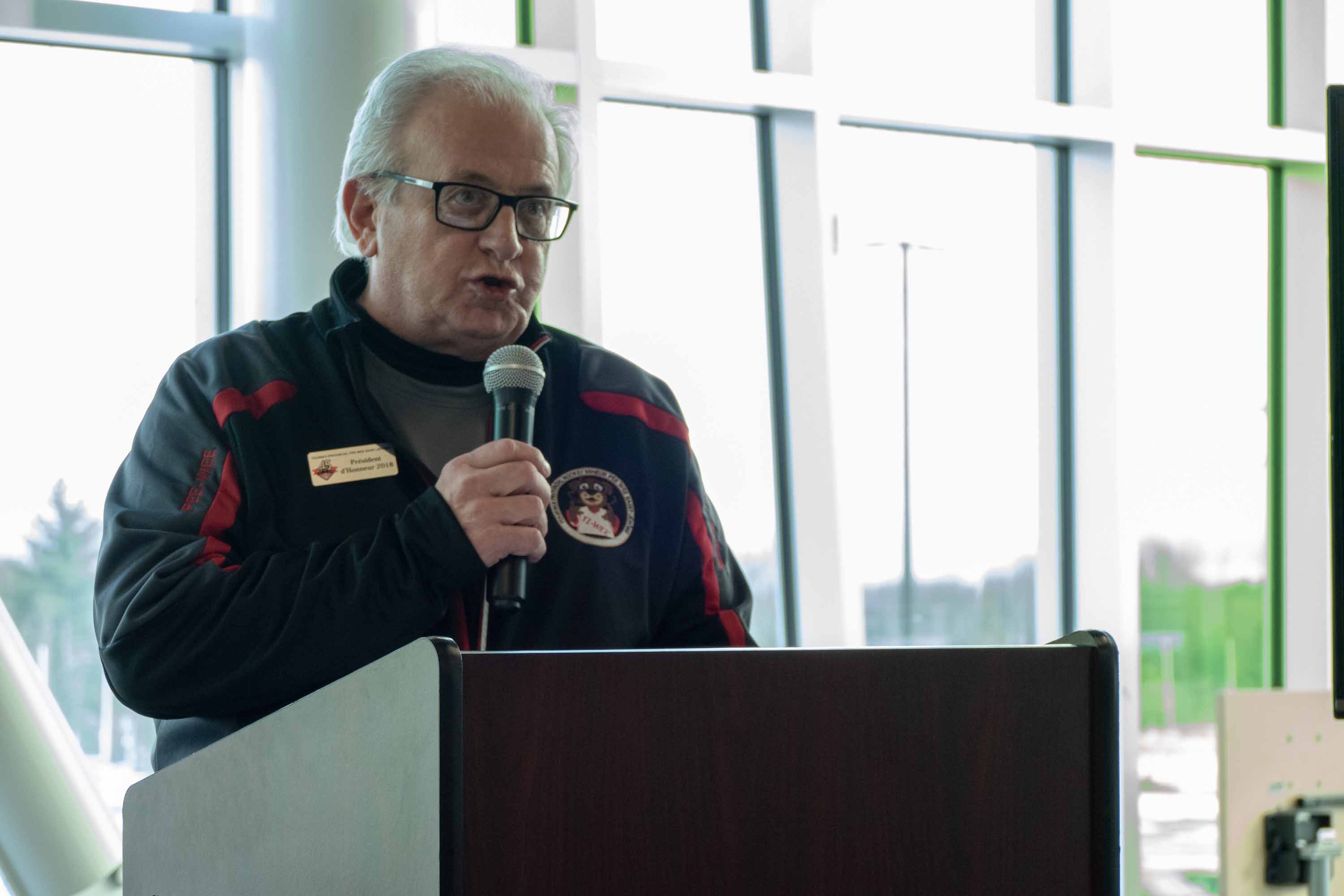 Normand Piché, président d'honneur désigné par Dominic Pagé, a rappelé que le hockey est un jeu.