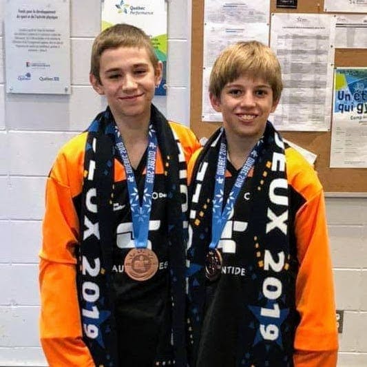 Mathis Ganet et William Dominique, avec leurs médailles de bronze.